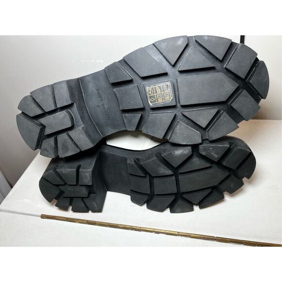 Tory Burch Women's White Black Chelsea Lug Leather Waterproof Bootie Boots Size - Picture 9 of 9